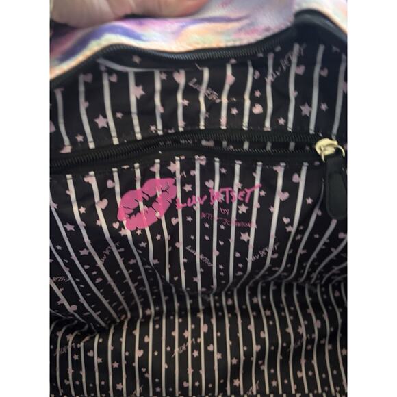 LUV Betsey Johnson Tie Dye Weekender Travel Duffel Bag Carry-On Soft Luggage - Picture 4 of 4